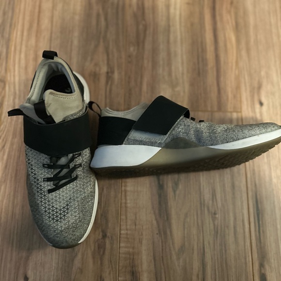 Nike lifting sneakers - Picture 3 of 4